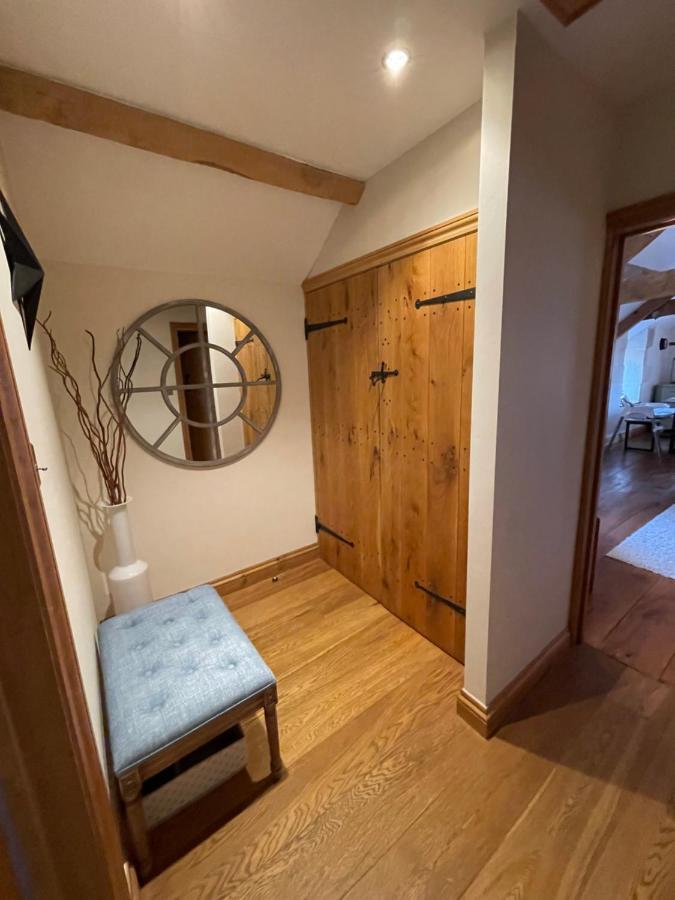 The Cider Barn - Spacious First Floor Apartment Set Within Barn Conversion チェルトナム エクステリア 写真